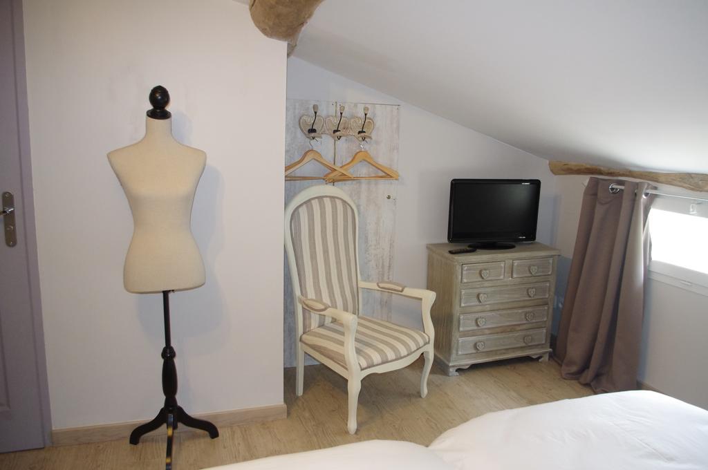 Le Clos Des Oiseaux Saintes Rom bilde